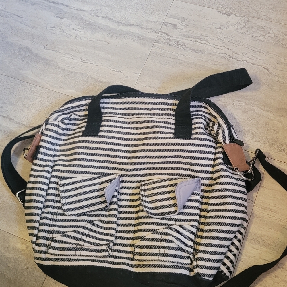 Thirty-one causal cargo bag